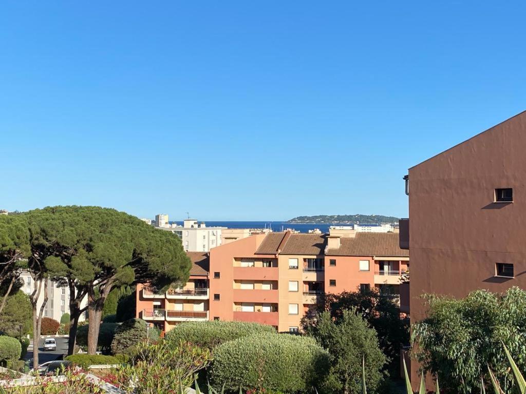 Appartement Vue Mer Avec Place De Parking Privee 생트막시메 외부 사진